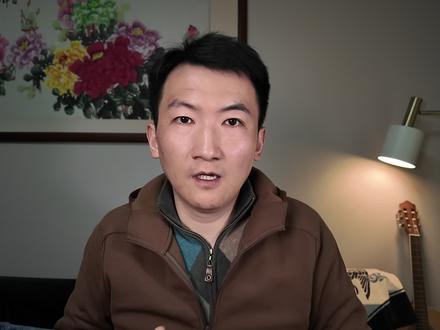 张雪峰的提醒| AED除颤 可以救命 今天 做了一张 文化村的“AED 分布图”
邻居们可以收藏一下,关键时候可能救命。
心源性猝死,
在黄金 4 分钟内使用 AED 除颤,存活率可以高达50% 到 70%;
如果只等救护车送到医院再抢救,最终存活率往往不足 5%。
张雪峰身边人如果懂这个,很大概率还是救得回来的。
#张雪峰 #猝死 #心脏病 #AED #良渚文化村