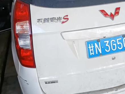 五菱宏光S亮故障灯维修施工过程#专业维修五菱汽车 #专业维修亮故障灯 #专业维修电路电器问题 #诚信做人诚信做事