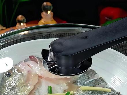 清蒸鲈鱼家常版易操作鲜香嫩滑好吃! #清蒸鲈鱼 #吃货日常 #美食教程 #解馋 #日常做饭