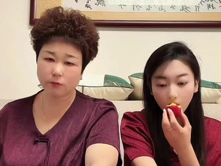 少迪沛沛啥时候订婚?李爸李妈亲口回应 #聊不完的家常 #订婚 #李华李妈妈 #少迪 #沛沛
