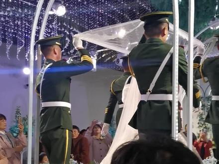 #婚礼现场 战友情谊#感动瞬间
最庄重一刻!!!