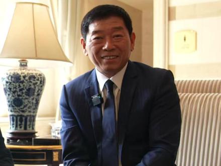 不是,老魏,100 台坦克 700 有多少提成啊?于东来空降长城汽车,和魏建军强强会面,一顿驴肉火烧,吃出民族企业的格局。先订 20 台,试驾完直接追加 100 台,实打实为国货越野车点赞👍#于东来 #魏建军 #全新坦克700 #长城汽车