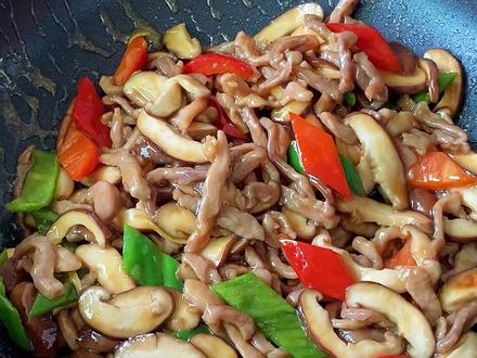 炒肉丝怎样才能炒的嫩 14963c27ce4b1bee68afac607331d8de~tplv-dy-resize-origshort-autoq-75:330.jpeg?x-expires=1986310800&x-signature=Dhk6yxFFdwcVmjX9pAE2fqJuZI0%3D&from=3213915784&s=PackSourceEnum_AWEME_DETAIL&se=false&sc=cover&biz_tag=pcweb_cover&l=202212140131280101580290693D40D91B