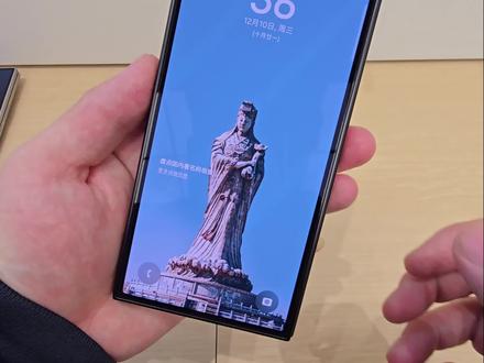 三星三折叠真机来了!!!
#三星三折叠真机上手 #三星 #三折叠 #数码科技 #手机