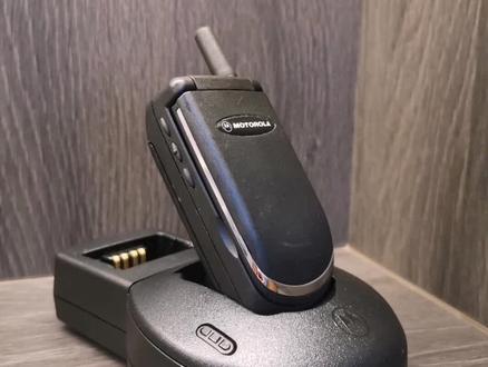 手机史上浓墨的一笔#7080后的回忆 #怀旧 #8090经典怀旧 #摩托罗拉@DOU+小助手 @抖音小助手