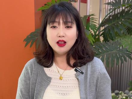 撕逼视频3.5万赞,干货只有600,这就是流量真相! 依然怼婉婉的视频,一条3.5万赞。
她以前讲干货,平均点赞不到500。
今天再看她主页,连发了4条视频,
唯一一条干货只有600多赞,其余全是讲这件事的。
吃瓜永远比干货有流量。
做知识付费,你到底要流量还是信任?
👇评论区说说你的选择
#知识付费 #流量真相 #内容创作者 #吃瓜 #陈婉婉