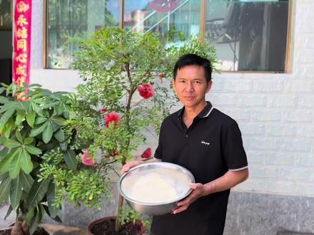 今天制作的是云南滇味小吃——稀豆粉米线