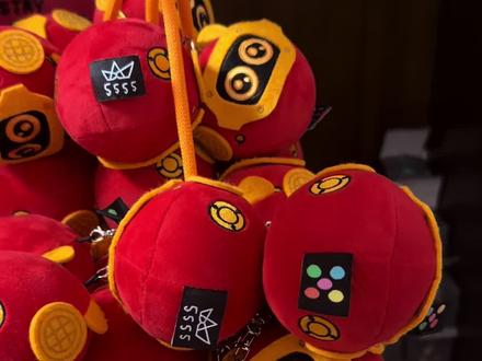 帮助老师们五球盲盒 老师们,你们知道我在五月天周边上花了多少吗?
亲身砸了几十万摸透规律,真心劝大家别再瞎赌了!
不要再摇盒碰运气,找对方法真的少走很多弯路。