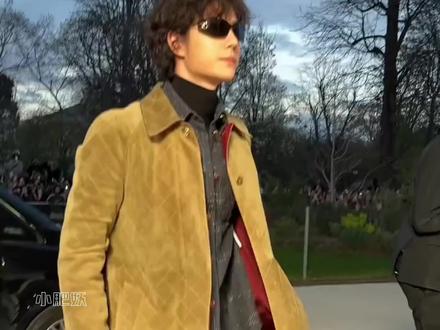 王一博巴黎时装周外网声量上榜,成为唯有的一位内娱明星,热度飙升带飞品牌#王一博 #王一博巴黎时装周 #王一博上榜巴黎时装周名人声量