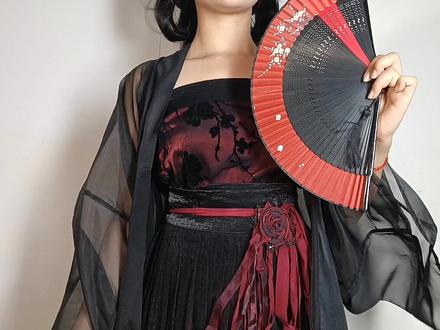 帅气的收扇动作来啦,今天你能学会吗?#国风合伙人 #国风古韵 #秀出新国风 #扇子 #德云社 #德云女孩