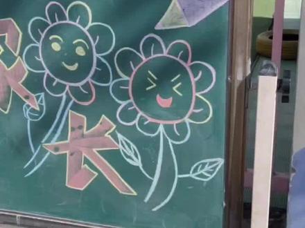 一看就会 的 家长会黑板报 ,留着以后用的上 。