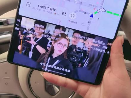 折叠屏的正确打开方式📲 📱Mate X7 分屏神器!一屏两用,效率翻倍!
最近入手了华为 Mate X7,真的被它的分屏功能惊艳到了!👀
不只是大屏那么简单,上下/左右分屏真的太香了!
✅ 上下分屏:
上面刷小红书,下面回微信,边看边聊不耽误!
追剧时上面放视频,下面刷弹幕/做笔记,学习娱乐两不误~
✅ 左右分屏:
左边打开文档,右边查资料,办公效率直接拉满!
左边淘宝,右边比价,购物也能“多线程”操作!
🌟 更绝的是,分屏比例还能自由调节,想怎么分就怎么分!
而且切换流畅不卡顿,系统适配也很到位,常用 APP 都能完美支持!
📌 小贴士:
三指下滑快速分屏,指关节敲屏还能启动快捷操作,真的越用越上头!
Mate X7 不只是“大屏”,更是“高效神器”!
折叠屏的正确打开方式,就是分屏!
#华为MateX7 #华为matex7折叠屏 #分屏 #折叠屏正确打开方式