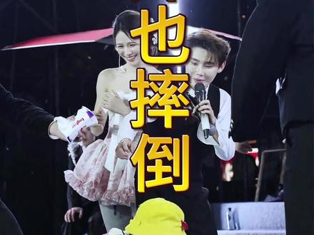 妹妹开始猖狂,以为轻松拿捏,结果打脸了,很多粉丝想看妹妹的 #龙浩天#龙悦 #瑶瑶#龙浩天大舞台