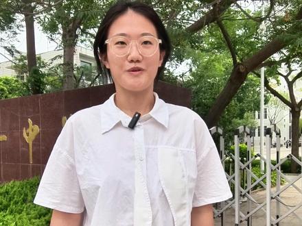 思想政治97,历史93,地理93,总分673,德州一中平行班文科类学生李越昔分享学习技巧,政治学习需构建跨课本知识网络,善用联想/手势记忆法强化背诵,配合题型分类训练;历史注重材料多维度剖析,地理强调基础框架下的审题逻辑。(齐鲁晚报·齐鲁壹点 孙文丽)