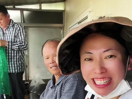 韩国人都说卖的太便宜还不够电话费钱 现在就没有5块的东西了 在国内这一捆要多少钱了 #韩国 #海外生活 #农村生活 #摆摊 @抖音小助手 @抖音看世界 @抖音创作者学习中心