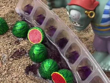 #挖掘机 运薯片来了,这里有你想吃的零食吗#玩具车 #工程车 #儿童玩具 #校车 @抖音小助手