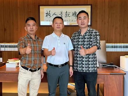 百闻不如一见,富兰克的设计和工艺确实一流,每一处细节都彰显着匠心与专注!感谢丁董毫无保留的对行业以及企业的交与分享。以富兰克为榜样,立足杭州产区,精研浴室柜品质,聚力前行#富兰克浴室柜 #浴室柜厂家 #卫浴