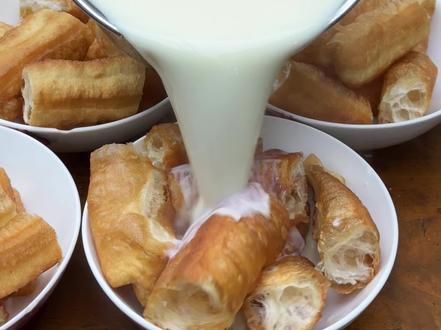 美好的一天 从淹死一根油条开始#豆浆油条