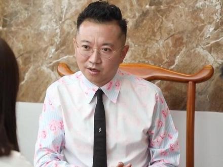 当别人倒茶后应该如何回礼,这些喝茶最基本的礼仪你学会了吗?@抖音小助手 #斌斌有礼