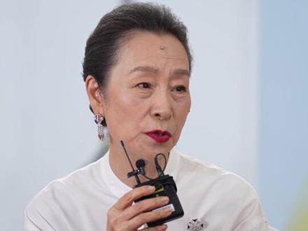 #奚美娟金鸡奖最佳女主角 时隔31年再次获得金鸡奖最佳女主角 #奚美娟说自己其实没有特别在意奖项 从她36岁第一次获得金鸡奖 到现在已经60多岁了 还能得到大家的认可她觉得非常高兴#聚V计划