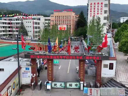 考生,加油!今日昭觉考生熟悉考场#高考