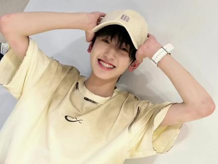 天呀,怎么那么萌啊这个奇奇~如此令人心动的生日周边大家真的不想人手一份吗?3月19日凌晨锁定黄色三角形,咱们一起入手叭~#左奇函 #生日周边 #tf四代 #生日