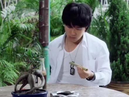 达叔这烟抽到了最高境界啊! 小伙伴们给个关注呗😬#影视推荐 #影视片段 #搞笑视频