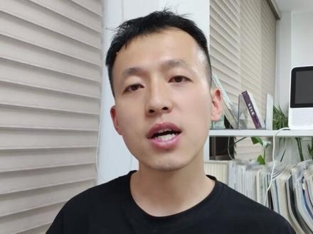 Claude Code驱动飞书CLI,让AI管理AI干活 AI指挥AI自动干活真是太爽了,飞书CLI近一个月悄悄更新了100多个功能,我看了下CLI目前支持2500多个接口,毫不夸张的说,飞书是目前对Agent最友好的办公平台。像我这种一天十几个小时泡在ClaudeCode里的人,真是太爱了。
ClaudeCode驱动飞书CLI,自动管理文档、整理笔记、自动发消息、自动生成PPT,全程不用手动操作。比如针对会议内容,可以通过claudecode整理纪要、给大家发邮件、把里面的待办都给办了,会议不再是开完就完事了。
#AI #claudecode #飞书 #飞书CLI #A2A