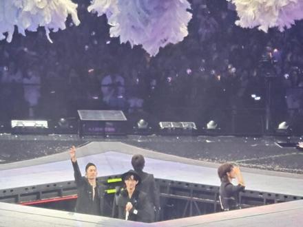 只为这一刻,一秒都不用剪
#f4上海演唱会 #恒星之城巡回演唱会 #f4演唱会 #F3演唱会变味了吗 #流星雨