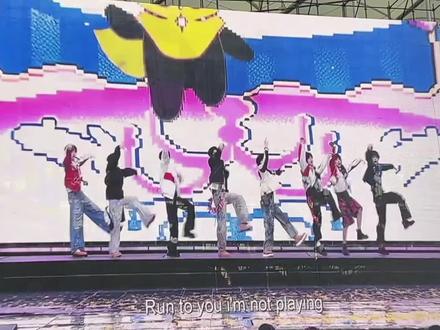 四代新音首跳新歌《适合不适合》!
#tf家族#四代#适合不适合#新年音乐会