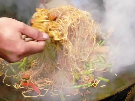 #美食徽州炒面的全过程,很好吃哦。教你们如何做黄山炒面#这是真正的硬菜 #抖音美食创作者 #用心做菜