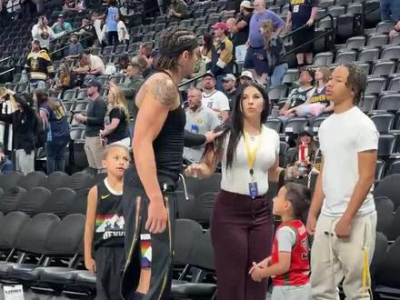 阿隆戈登赛前与侄子互动#阿隆戈登#马刺vs掘金