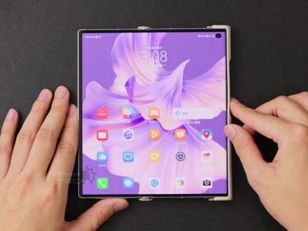 没有折痕的华为折叠屏手机?华为 Mate Xs 2 开箱!@华为 #华为 #折叠屏手机 #huawei #matexs2 #taptech