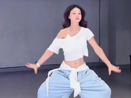 风吹一夏舞蹈ai视频制作教程 一键免费ai生成入口 风吹一夏舞蹈#风吹一夏舞蹈挑战 #风吹一夏 #爱跳舞 #ai照片跳舞#抖音热舞 风吹一夏舞蹈特效
