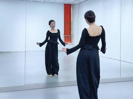 金梭银梭16步 详细分解来啦 镜面跟练在这里@欣欣冉cindy #小城大事 #跟跳小城大事金梭银梭16步 #舞蹈教学 #零基础学舞蹈 #抖音热门舞蹈计划