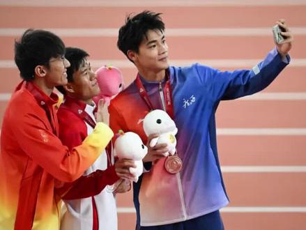 中国飞人李泽洋好样的