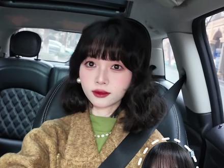 短发氛围感卷发教程✨简单易上手
穿大衣戴围巾都合适~
#夹板 #短发发型 #发型教程 #短发女生 #短发卷发