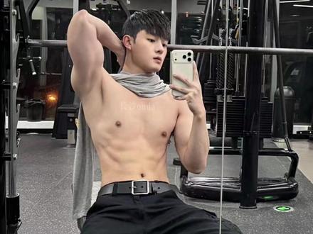 精致boy第一次尝试onda 男生局部胖真的毁比例❗
啤酒肚、松垮腰腹、手臂赘肉
练不下去、没时间健身就选Onda塑形
微波靶向溶脂+同步紧致
减脂不松皮,一次就见轮廓
男生塑形刚需,懒人变帅捷径
#长沙onda#腹肌雕刻 #男生身材管理#男士怎么变帅#onda官方