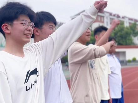 原来十几岁的年纪,才是最无可替代的美好。八7班,一群少年,一首歌,刚刚好✨#正少年 #初中生