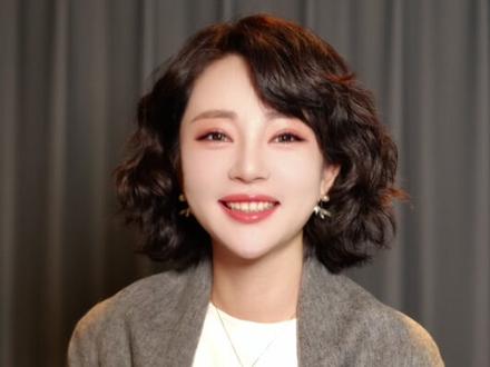 不知不觉我们相识一周年了,谢谢你选择关注我。 选择你所相信的,相信你所选择的。
好的坏的,到此为止,对的错的,从今往后。
祝你,祝我,祝我们。
#告别2025年 #用作文回顾我的2025 #跨年 #新年快乐 #主持人