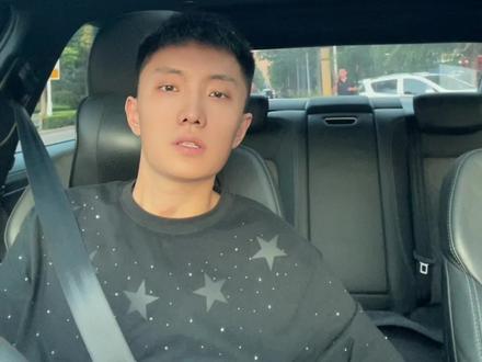 100万现金算什么级别
普通人在4线城市存100万真的不容易,赚和存完全不一样。我很奇怪,为什么总看到有人说100万太少了,请问你有100万吗?我是说现金,你自己的,不是你父母的。
#金融常识 #菏泽 @DOU+小助手 @抖音小助手