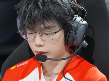 AG赢了钟意却再度冲上热搜,九尾为钟意发声,老盖复盘指出问题,该夸夸该喷喷!#2025王者荣耀挑战者杯 #钟意 #AG