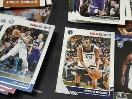 球星卡入坑科普第二期#nba #球星卡 hoops系列(下)新人注意区分,视频最后的是中亚图的盒子款式。