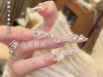 2月25日报道,湖南长沙,#28岁女子心跳骤停因美甲阻碍抢救 ,医护人员紧急联系美甲师到医院卸甲,女子已脱离生命危险。