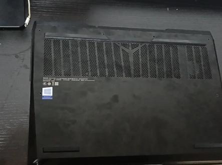 给拯救者R9000P新增2TB固态硬盘,事实证明指甲更容易插入后盖