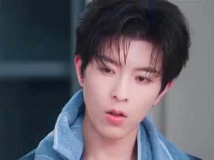 盛先生一边生着小花的气 一边吃着沈文琅好醋#向太#花咏#盛少游@黄星Eliot @邱鼎杰