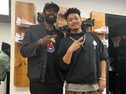 颜哥在安踏的第一双鞋来了!李宁味儿十足,这位代言人,安踏终于拿下了#安踏 #颜岩 #李宁 #迪温琴佐 #篮球鞋