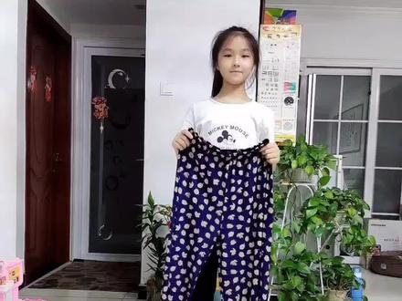 #看我多会玩 #变装 闺女把奶奶的裤子变出四种不同款式的裙子,你是不是也学会了呢?👍👍👍