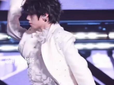 爱让人扶摇直上,这一点在橹穆身上得到了最好的证明! #王橹杰 #穆祉丞 #橹穆 #新年音乐会 #cp