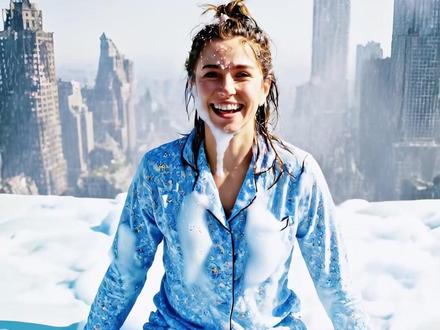 ASMR 🛏被困末日废墟,必须选择一张床过夜,你的选择是? 泡沫🫧寿司🍣鲜花💐卷心菜🥬雪❄️#asmr #助眠 #高空 #极度舒适 #解压视频